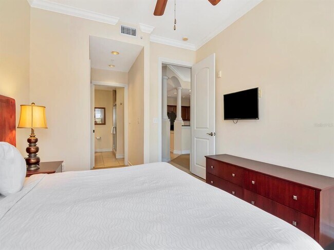 Building Photo - 13941 Clubhouse Dr