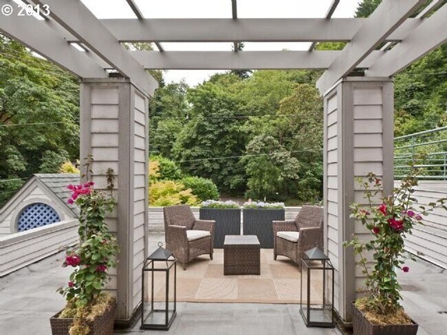 Building Photo - Stunning Goose Hollow-Southwest Hills Home...