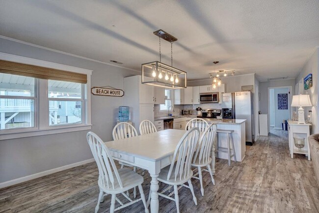 Building Photo - FURNISHED OFF-SEASON MONTHLY RENTAL-STARTI...