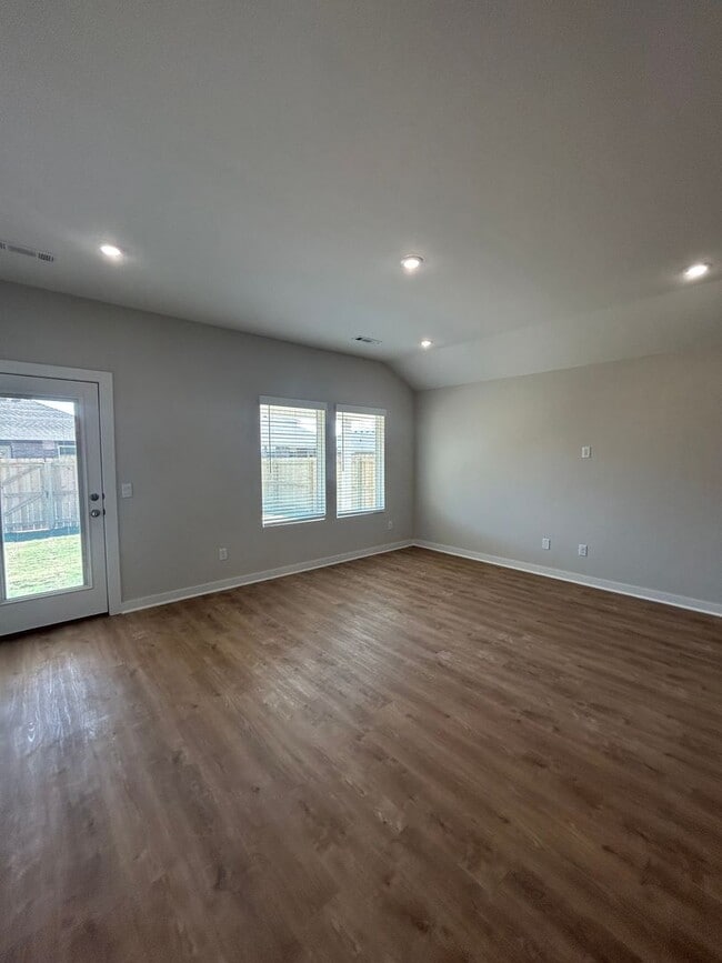 Building Photo - Spacious 4-Bedroom Home in Fayetteville