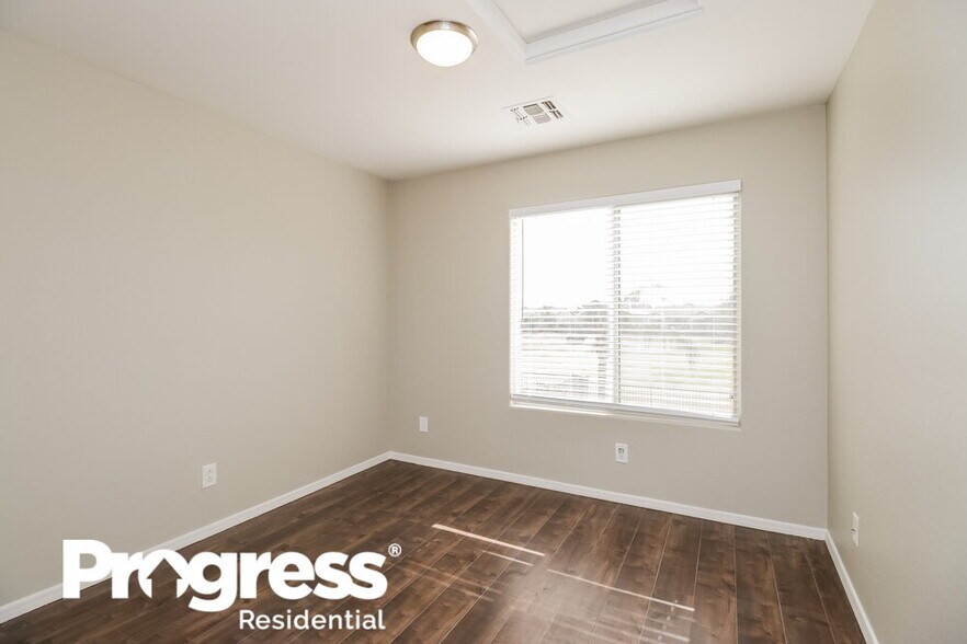 Building Photo - 2607 E Brooks St