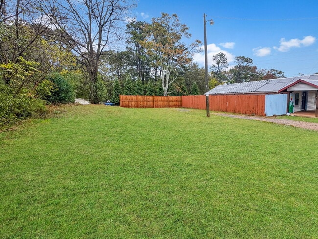 Building Photo - Two Bedroom Home for Rent in Central Gainesville Location