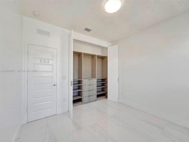 Building Photo - 10500 NW 78th Terrace