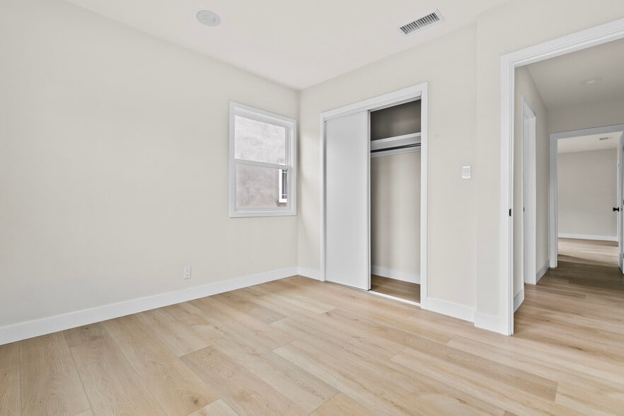 Building Photo - 6921 Bluebell Ave