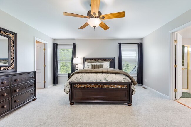 Building Photo - Short term rental available