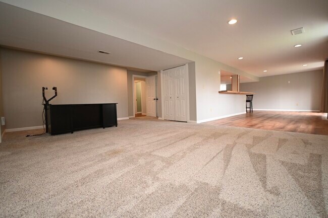 Building Photo - 5898 Ethan Dr