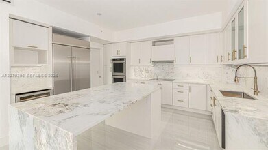 Building Photo - 333 Las Olas Way