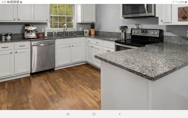 Building Photo - Family House Rental