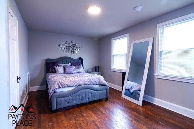 Building Photo - Spacious Single Family home with Huge Back...