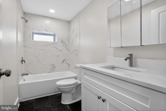 Building Photo - 344 Grove St