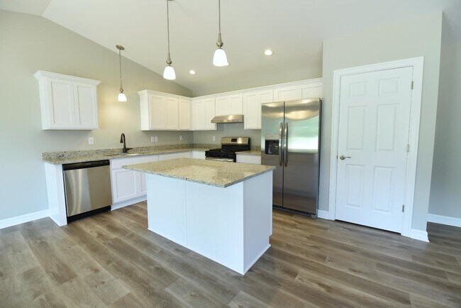 Building Photo - 1750 Meadowlark Ln