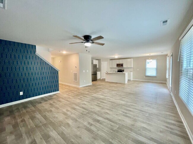 Building Photo - 3-Bedroom Retreat With 2.5 Baths In Fayetteville