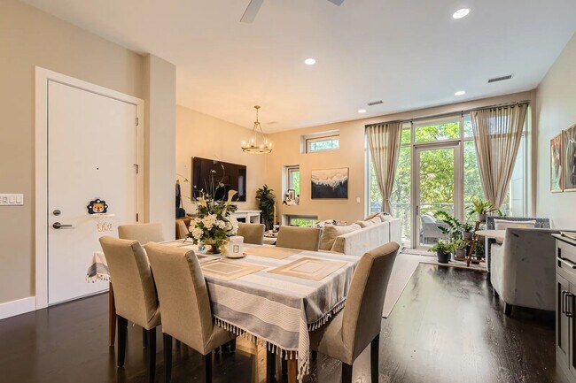 Building Photo - Beautiful 3 bedroom 3 Bathroom home