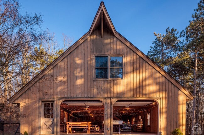 Building Photo - 147 Rock City Rd