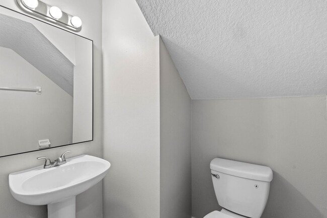 Building Photo - HUNTINGTON POINTE - 4 bd • 2.5 ba • 2,142 ft² (Lake Mary)