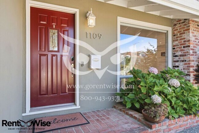 Building Photo - 1109 Ridgewood Dr