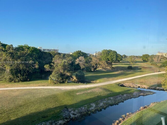 Building Photo - 3151 S Palm Aire Dr