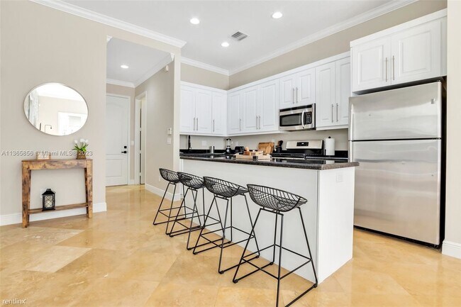 Building Photo - 3 br, 2.5 bath House - 1380 NE 24th St # 1380