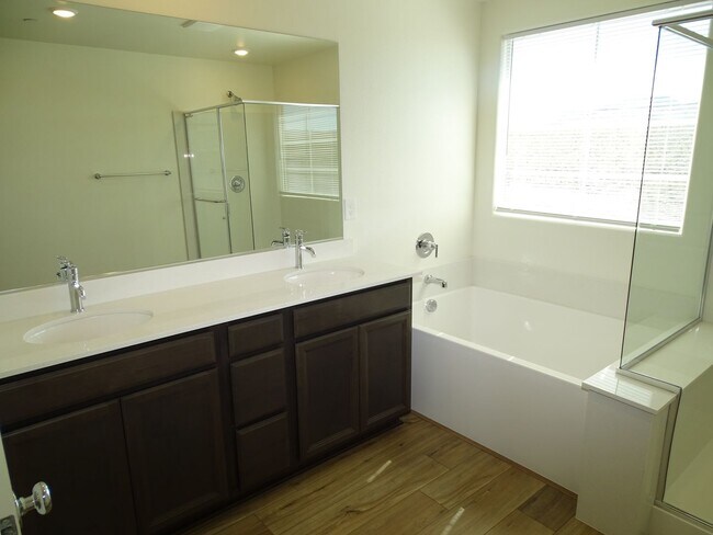 Building Photo - 2929 Gallarate Dr