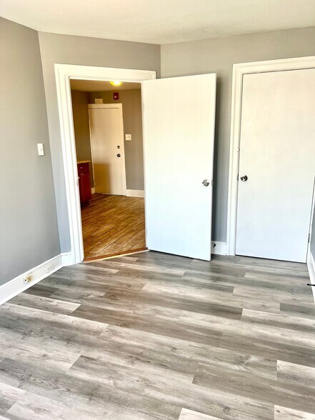 Building Photo - 904 E Tioga St