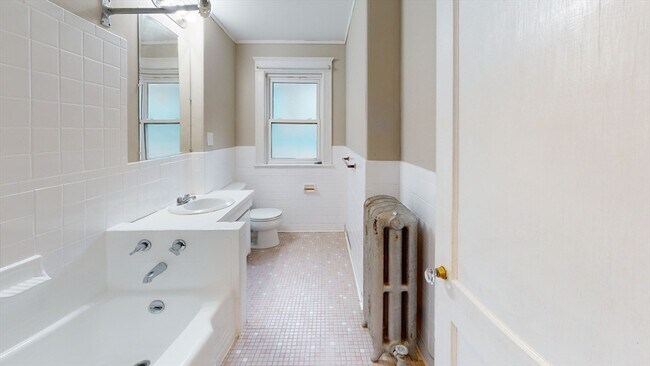 Building Photo - 20-22-22 Upcrest Rd