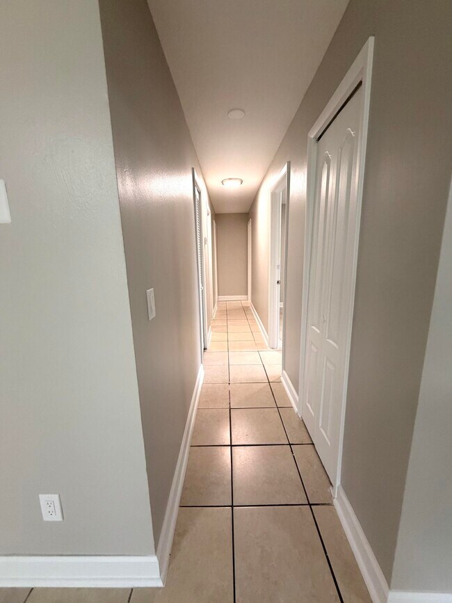 Building Photo - 407 N 29th St