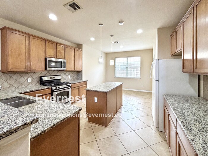 Building Photo - 4220 Rolling Water Dr