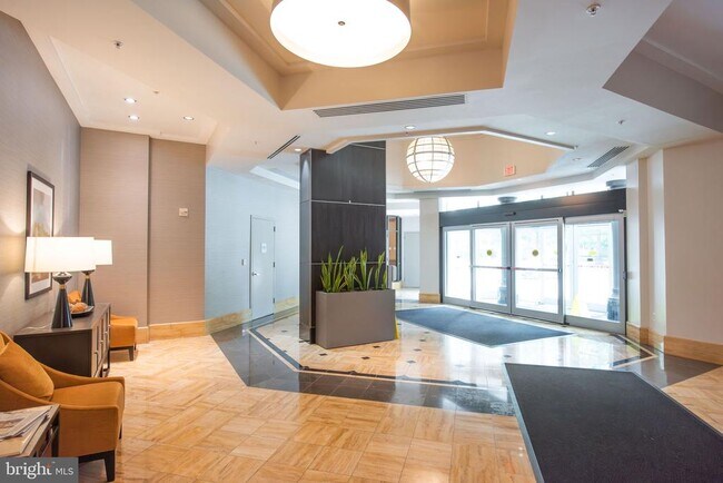 Building Photo - 3101 N Hampton Dr