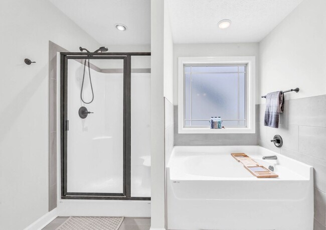 Building Photo - Pet Friendly Three Bedroom!