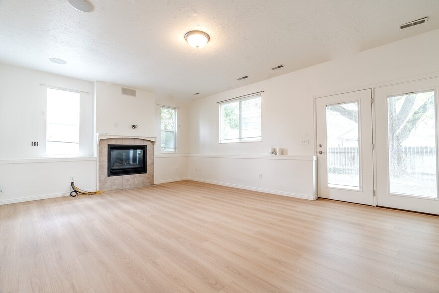 Building Photo - 1007 N 525 W