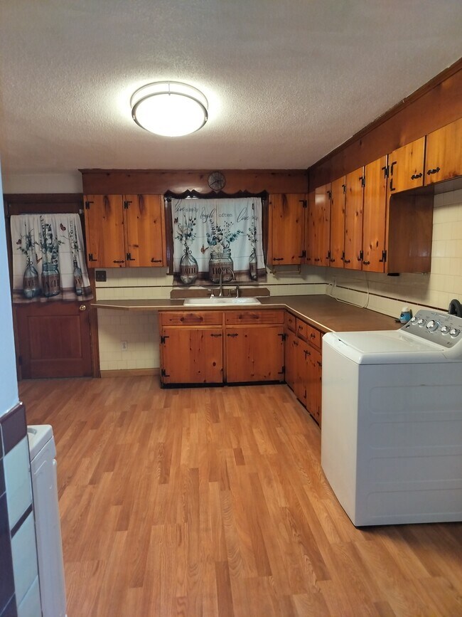 Primary Photo - 126 Fanning St