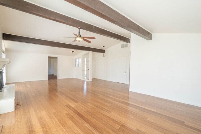 Building Photo - 4132 E 48th Pl
