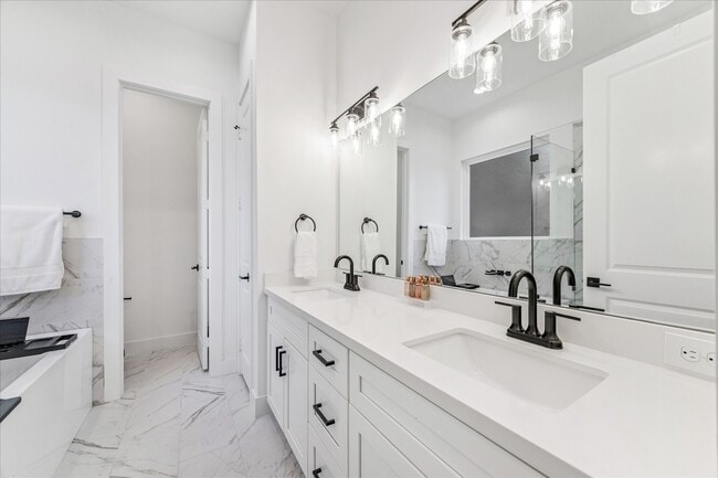 Building Photo - 105 W Whitney St