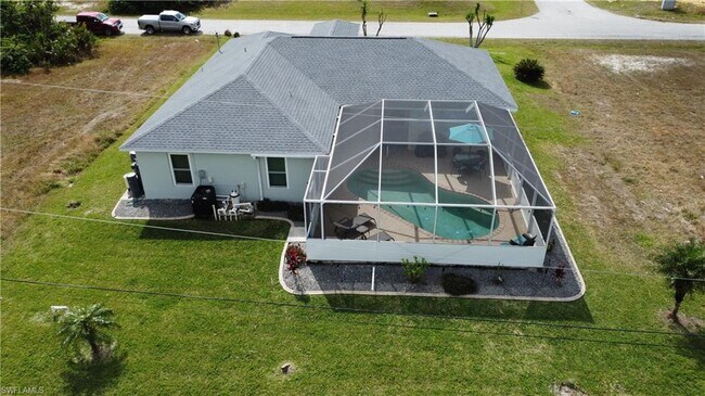 Building Photo - 703 NE 23rd Terrace