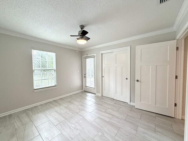 Building Photo - 500 Sandiron Cir