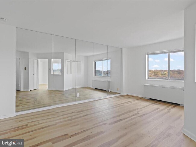 Building Photo - 5340 Holmes Run Pkwy