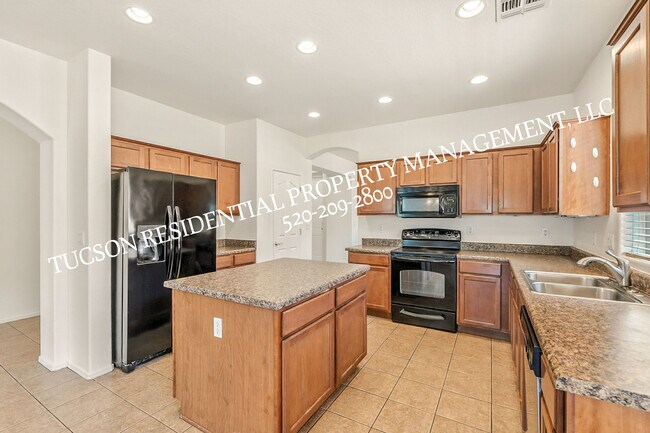 Building Photo - 814 West Camino Curvitas
