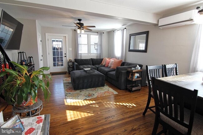 Building Photo - 215 W 9th Ave