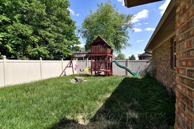 Building Photo - 5527 Raintree Ridge