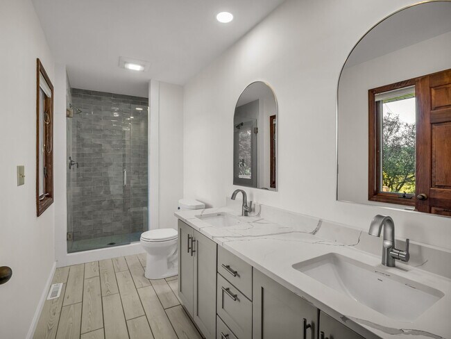 Building Photo - 26 Canter Ct