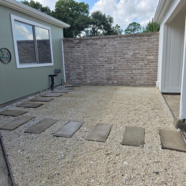 Building Photo - 3535 Upfield Dr