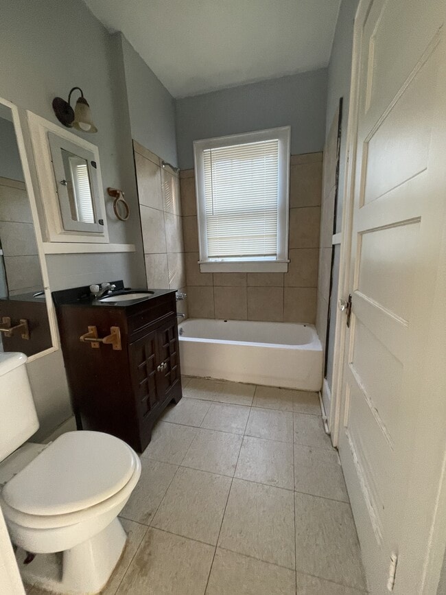 Building Photo - 1617 N C St