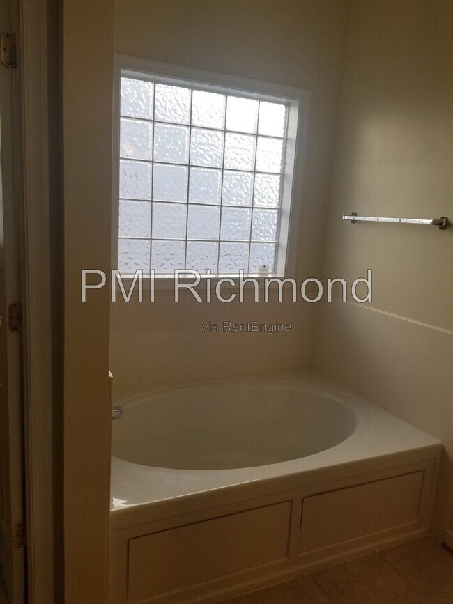 Building Photo - 14636 Sailboat Cir