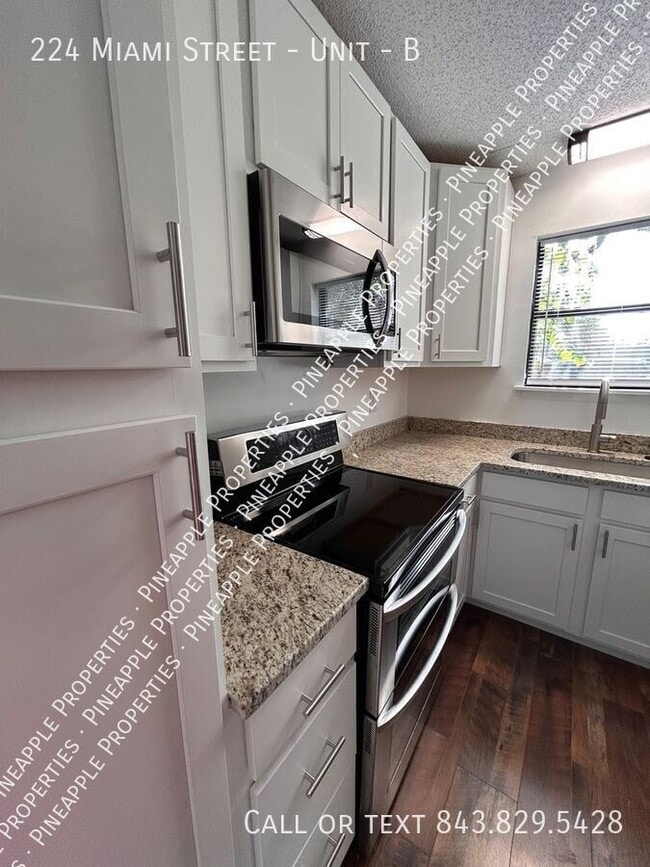 Building Photo - 224 Miami St