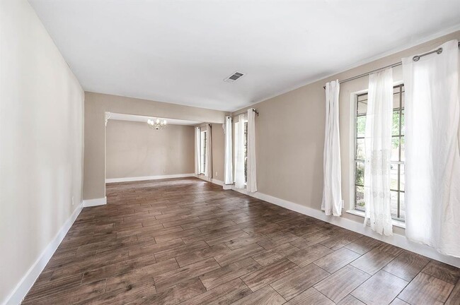 Building Photo - 10715 Elmdale Dr