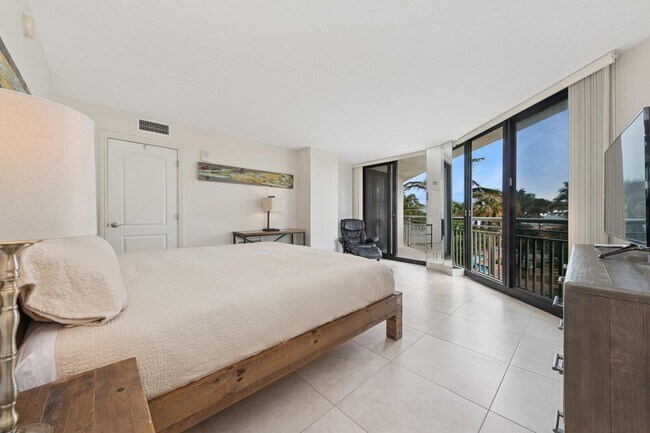 Building Photo - 3000 N Ocean Dr