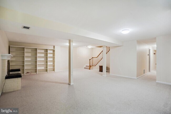 Building Photo - 9708 Locust Hill Dr