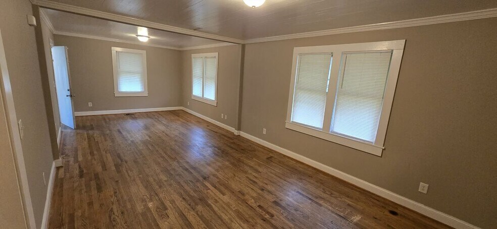 Building Photo - 4354 Pineview Dr