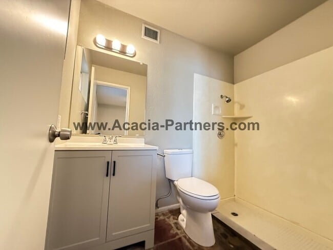 Building Photo - Four Bedroom Home Located in East Tucson Neighborhood