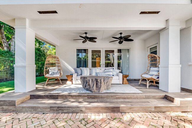 Building Photo - 6925 Tordera St